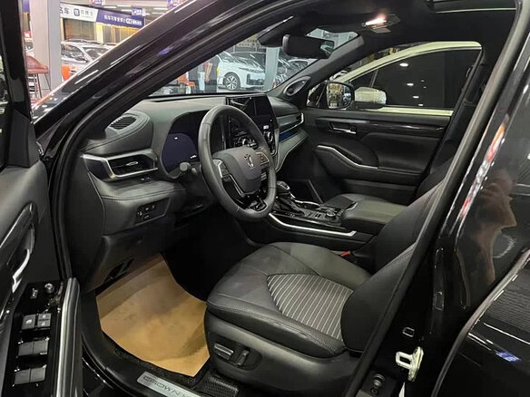 2022 Toyota Crown Kluger, чёрный, 5006700 рублей - вид 5