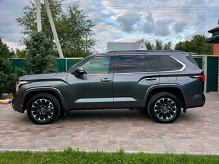 2023 Toyota Sequoia III, серый, 8950000 рублей, вид 3