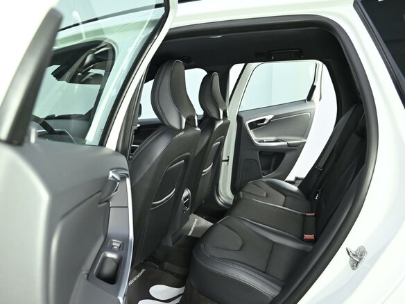 2017 Volvo XC60 I Рестайлинг, белый, 2125000 рублей - вид 12