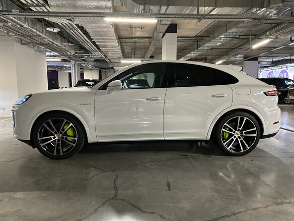 2023 Porsche Cayenne E-Hybrid Coupé III Рестайлинг, белый, 15900000 рублей - вид 3