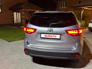 2014 Toyota Highlander III (XU50), серебристый, 2050000 рублей, вид 4
