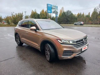 2019 Volkswagen Touareg III, бежевый, 4100000 рублей, вид 1