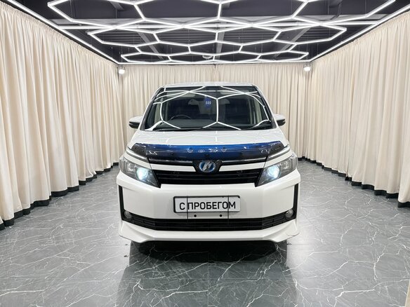 2015 Toyota Voxy III (R80), белый, 1699000 рублей - вид 9