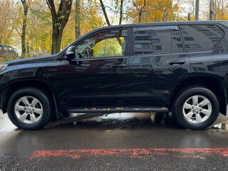 2015 Toyota Land Cruiser Prado 150 Series Рестайлинг 1, чёрный, 3300000 рублей, вид 3