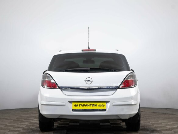 2011 Opel Astra H Рестайлинг, белый, 769000 рублей - вид 4
