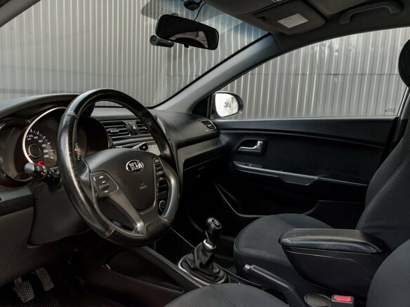 2016 Kia Rio III Рестайлинг, белый, 960000 рублей - вид 9
