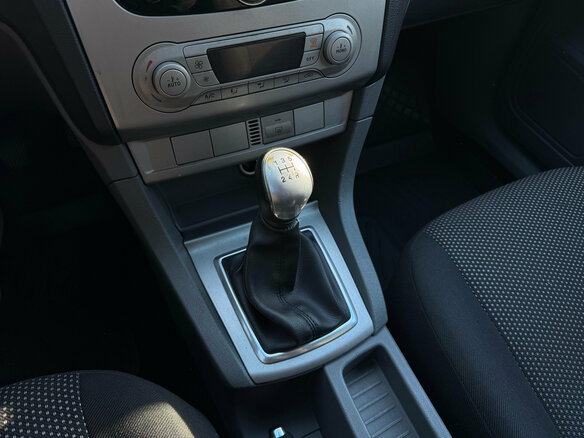 2011 Ford Focus II Рестайлинг, серебристый, 490000 рублей - вид 12