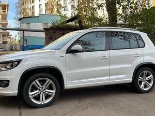 2016 Volkswagen Tiguan I Рестайлинг, белый, 1600000 рублей, вид 3