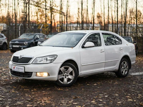 2012 Skoda Octavia II (A5) Рестайлинг, белый, 599000 рублей, вид 1