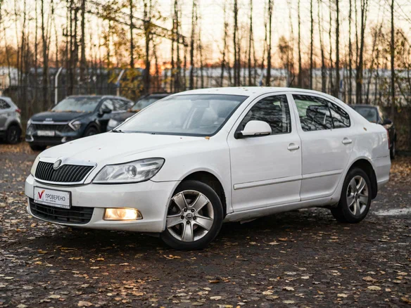 2012 Skoda Octavia II (A5) Рестайлинг, белый, 599000 рублей