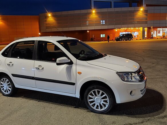 2013 Lada (ВАЗ) Granta I, белый, 450000 рублей - вид 20
