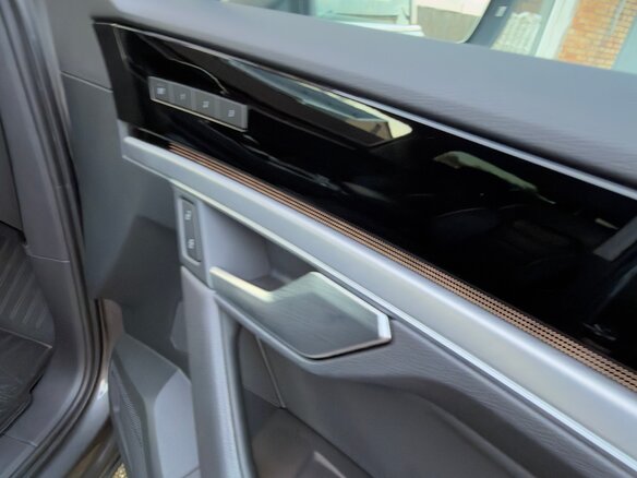 2018 Volkswagen Touareg III, серый, 5250000 рублей - вид 16