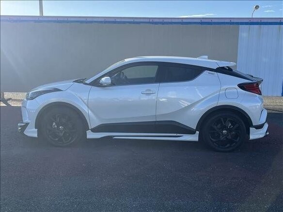 2023 Toyota C-HR I Рестайлинг, белый, 2100012 рублей - вид 3