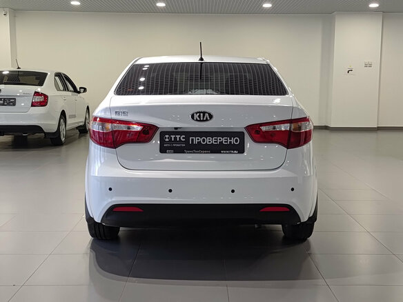 2013 Kia Rio 5-speed III, белый, 640000 рублей - вид 5