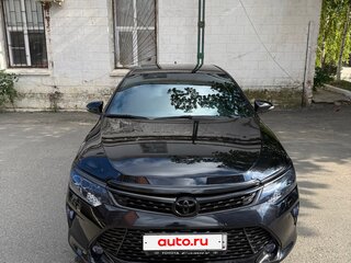 2017 Toyota Camry VII (XV50) Рестайлинг 2, чёрный, 3400000 рублей, вид 3