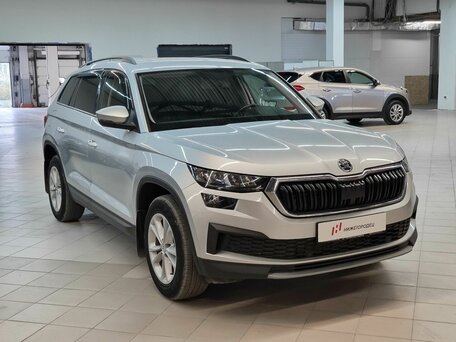 2021 Skoda Kodiaq I Рестайлинг, серебристый, 2949000 рублей, вид 2