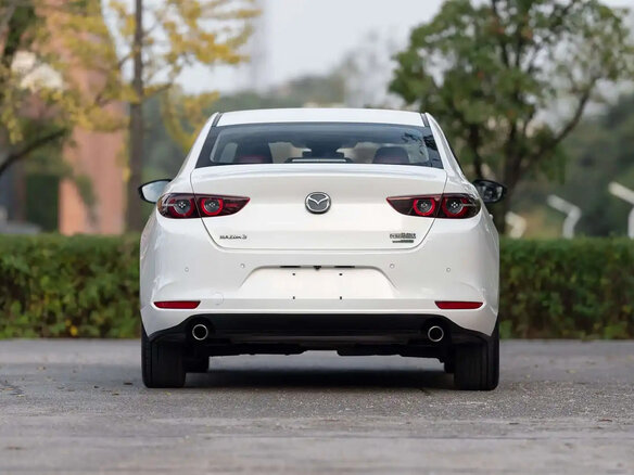 2022 Mazda 3 Axela IV (BP), белый, 1875000 рублей - вид 4