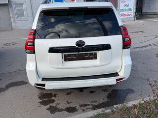 2017 Toyota Land Cruiser Prado 150 Series Рестайлинг 2, белый, 4800000 рублей, вид 3
