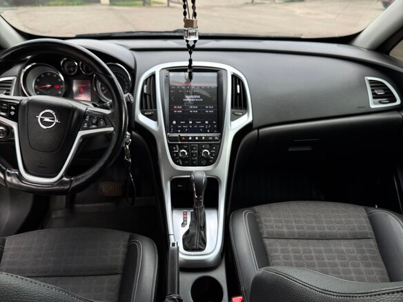 2013 Opel Astra GTC J Рестайлинг, чёрный - вид 5