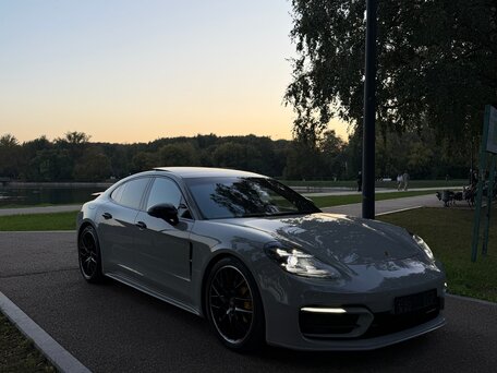 2020 Porsche Panamera 4 II Рестайлинг, серый, 11100000 рублей, вид 3