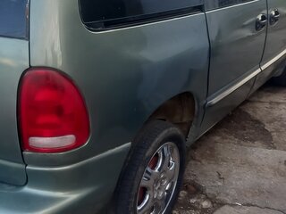 2000 Chrysler Voyager III, зелёный, 320000 рублей, вид 2