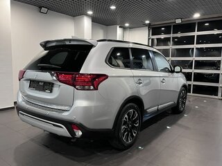 2021 Mitsubishi Outlander III Рестайлинг 3, серебристый, 3240000 рублей, вид 3