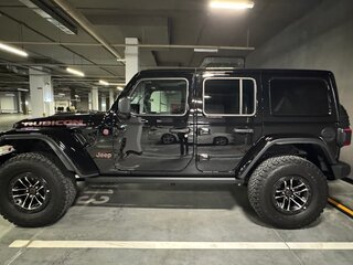 2025 Jeep Wrangler IV (JL) Рестайлинг, чёрный, 8290000 рублей, вид 4