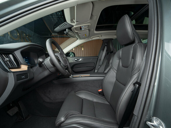 2026 Volvo XC60 II Рестайлинг 2, серый - вид 10