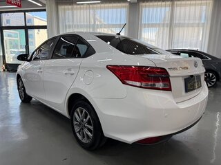 2022 Toyota Yaris IV, белый, 1499666 рублей, вид 4