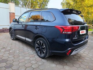 2021 Mitsubishi Outlander III Рестайлинг 3, синий, 3000000 рублей, вид 5