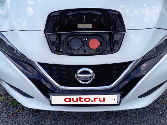 2018 Nissan Leaf II (ZE1), белый, 1850000 рублей - вид 1