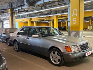1992 Mercedes-Benz S-Класс 300 III (W140), серебристый, 1400000 рублей, вид 1