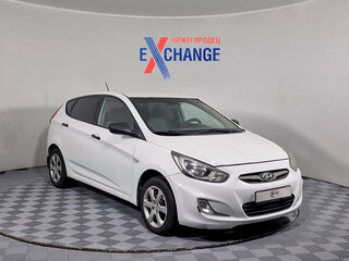 2013 Hyundai Solaris I, белый, 588000 рублей, вид 2