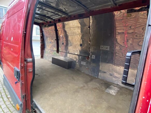 2006 Iveco Daily, красный, 700000 рублей - вид 8