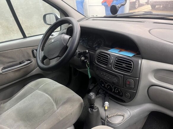 2003 Renault Scenic I Рестайлинг, серебристый, 230000 рублей - вид 5
