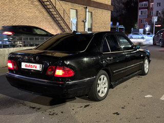 1998 Mercedes-Benz E-Класс 240 II (W210, S210), чёрный, 199000 рублей, вид 2