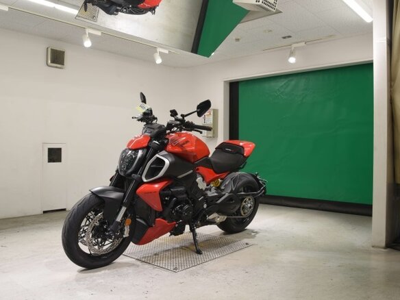 2025 Ducati Diavel V4, красный, 2450000 рублей - вид 3