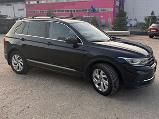 2021 Volkswagen Tiguan II Рестайлинг, чёрный, 2570000 рублей, вид 2