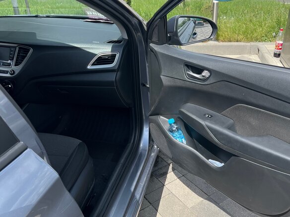 2019 Hyundai Solaris II, серый, 1236000 рублей - вид 4