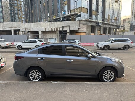 2019 Kia Rio IV, серый, 1400000 рублей, вид 5