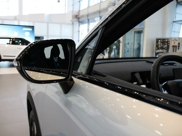 2026 Omoda C7, серебристый, 3099000 рублей - вид 5