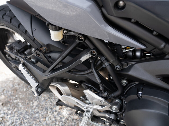2018 Yamaha MT-09 Tracer (FJ-09), серый, 750000 рублей - вид 22