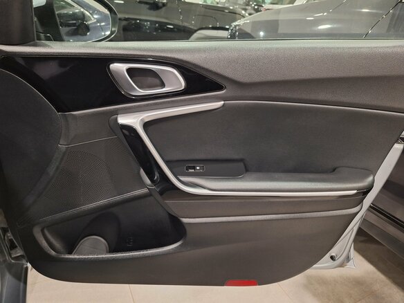 2020 Kia Ceed III, чёрный, 1920000 рублей - вид 14