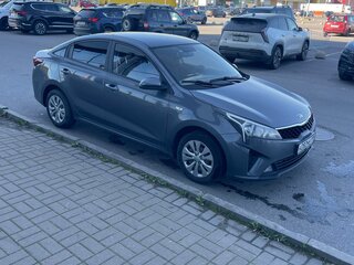 2021 Kia Rio IV Рестайлинг, серый, 1250000 рублей, вид 3