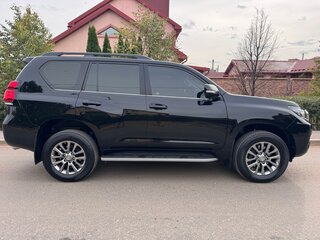 2017 Toyota Land Cruiser Prado 150 Series Рестайлинг 2, чёрный, 4450000 рублей, вид 4