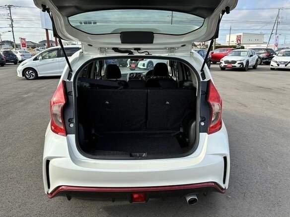 2018 Nissan Note Nismo II Рестайлинг, белый, 750333 рублей - вид 8