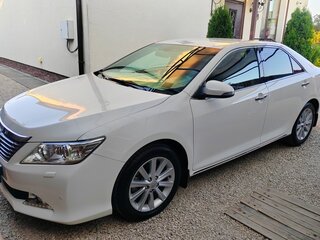 2014 Toyota Camry VII (XV50), белый, 2350000 рублей, вид 3