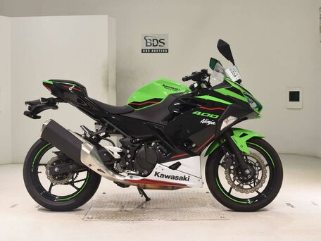 2022 Kawasaki Ninja 400, зелёный, 695000 рублей, вид 2