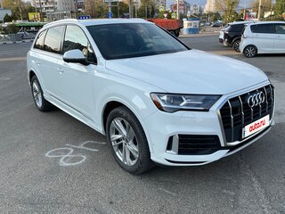 2021 Audi Q7 45 TFSI II (4M) Рестайлинг, белый, 5600000 рублей, вид 2