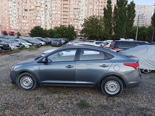 2018 Hyundai Solaris II, серый, 882000 рублей, вид 2